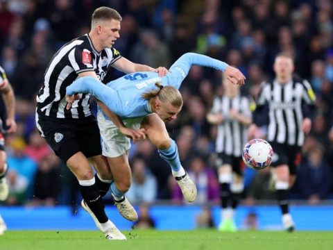 Hasil Manchester City vs Newcastle: Skor 2-0 Manchester City tampil nyaman ketika memetik kemenangan 2-0 atas Newcastle dalam duel perempat final FA Cup 2023/2024. Kemenangan ini mengantar skuad Josep Guardiola ke babak berikutnya.